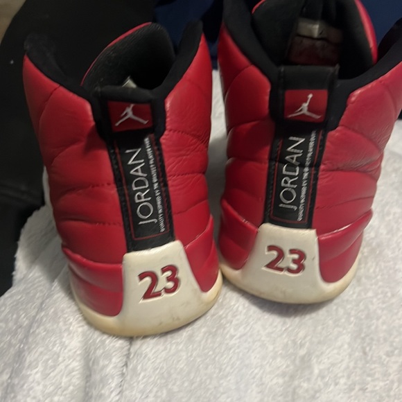 Jordan’s retro 12s used a few minor scuff as u see on pic - Picture 7 of 11